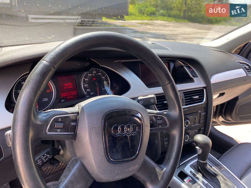 Седан Audi A4 2011 в Львові