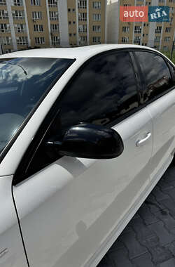 Седан Audi A4 2013 в 