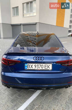 Седан Audi A4 2017 в 