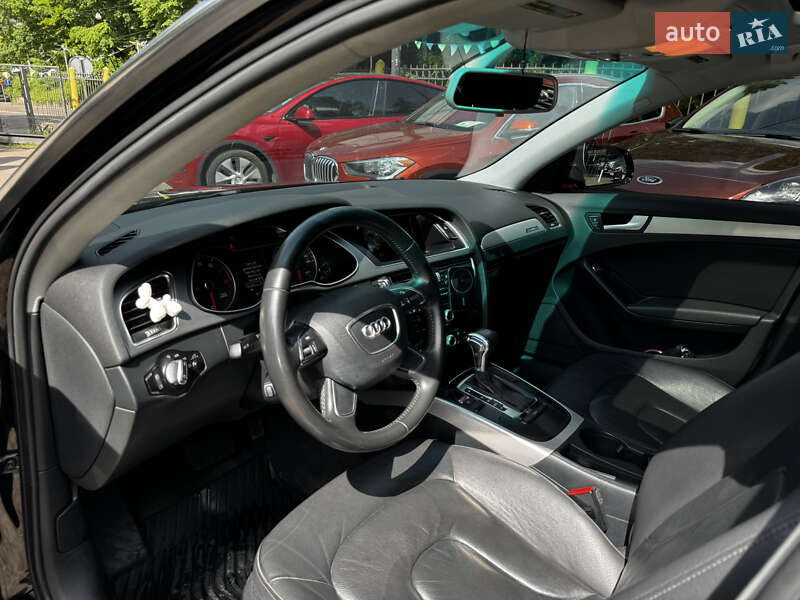 Седан Audi A4 2013 в Львові