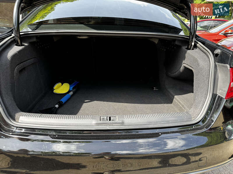 Седан Audi A4 2013 в Львові
