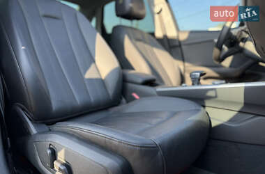 Седан Audi A4 2017 в 