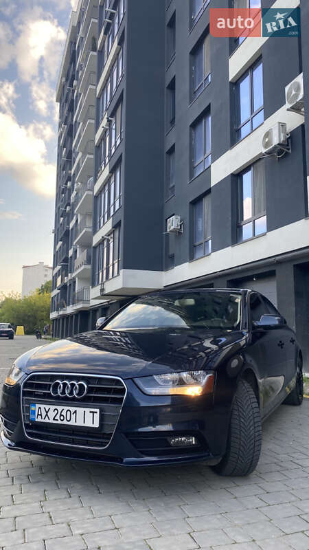 Седан Audi A4 2012 в Ивано-Франковске
