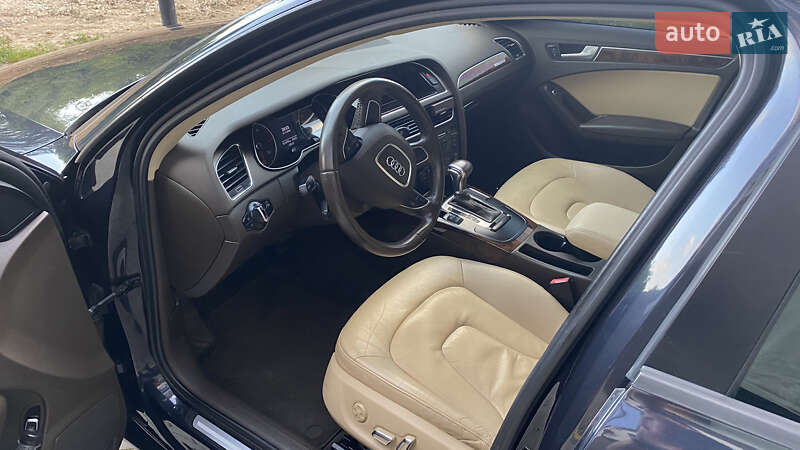 Седан Audi A4 2012 в Ивано-Франковске
