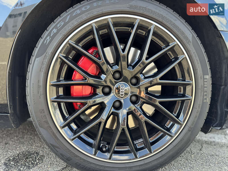 Седан Audi A4 2018 в Киеве