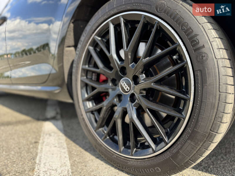 Седан Audi A4 2018 в Киеве