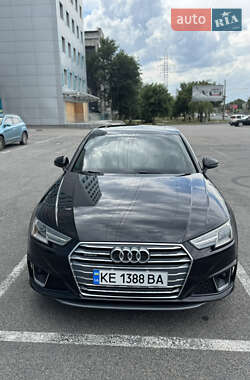 Седан Audi A4 2018 в 