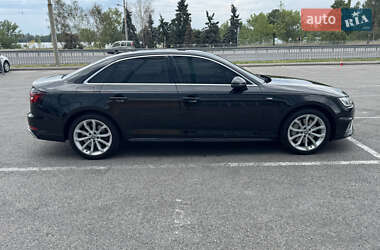 Седан Audi A4 2018 в 