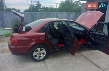 Седан Audi A4 2000 в 