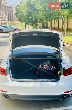 Седан Audi A4 2016 в 