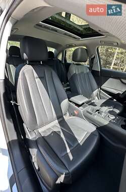 Седан Audi A4 2019 в 