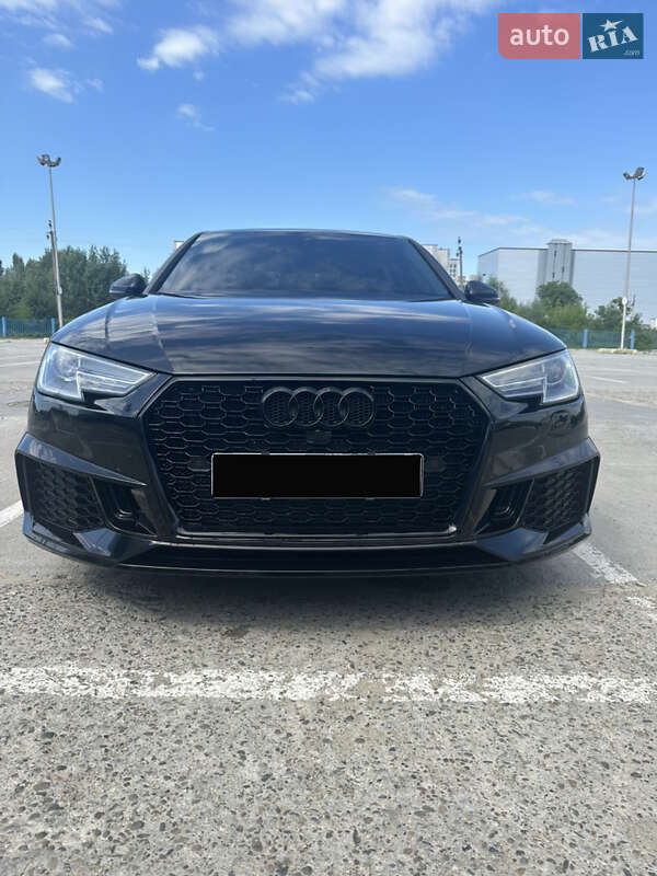 Седан Audi A4 2016 в 