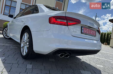 Седан Audi A4 2015 в 