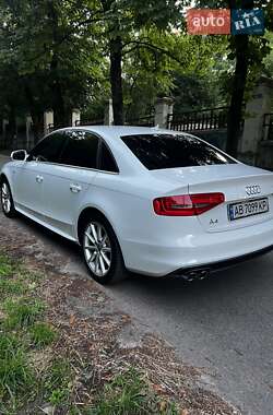 Седан Audi A4 2015 в 