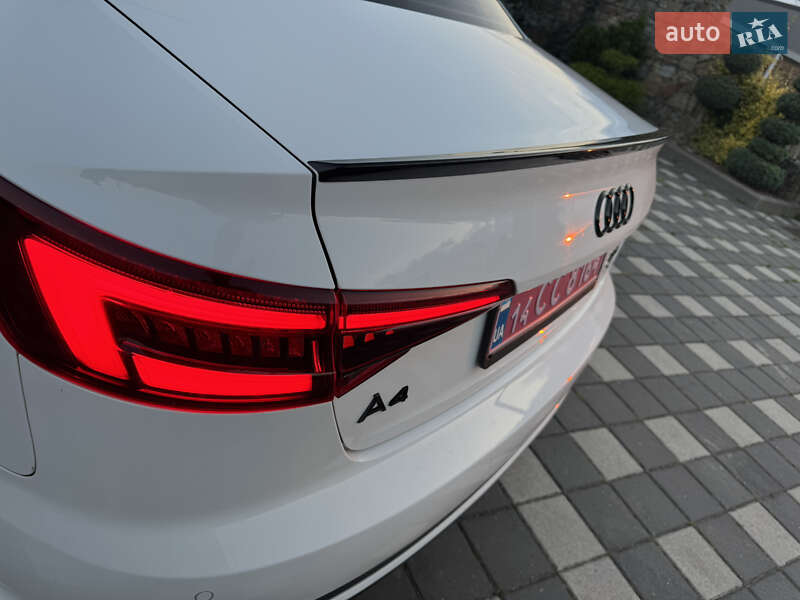 Седан Audi A4 2018 в Стрию