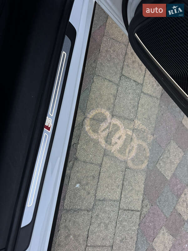 Седан Audi A4 2018 в Стрию