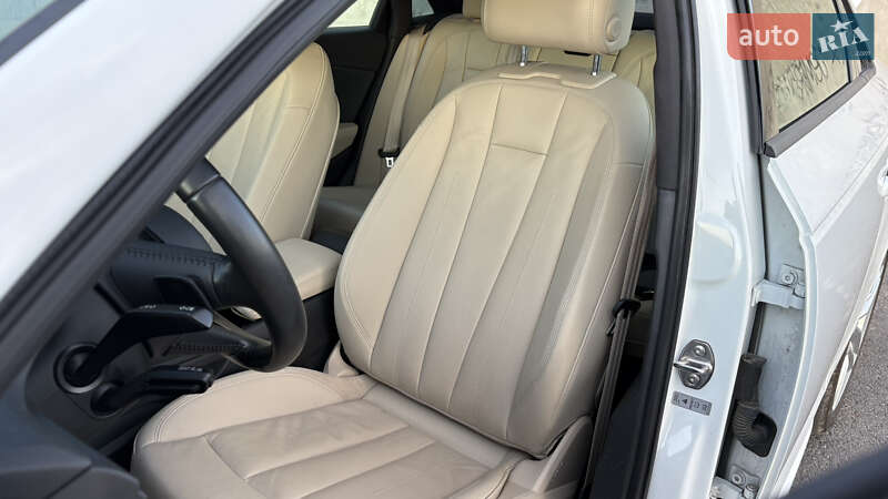 Седан Audi A4 2017 в Львове