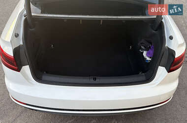 Седан Audi A4 2017 в 
