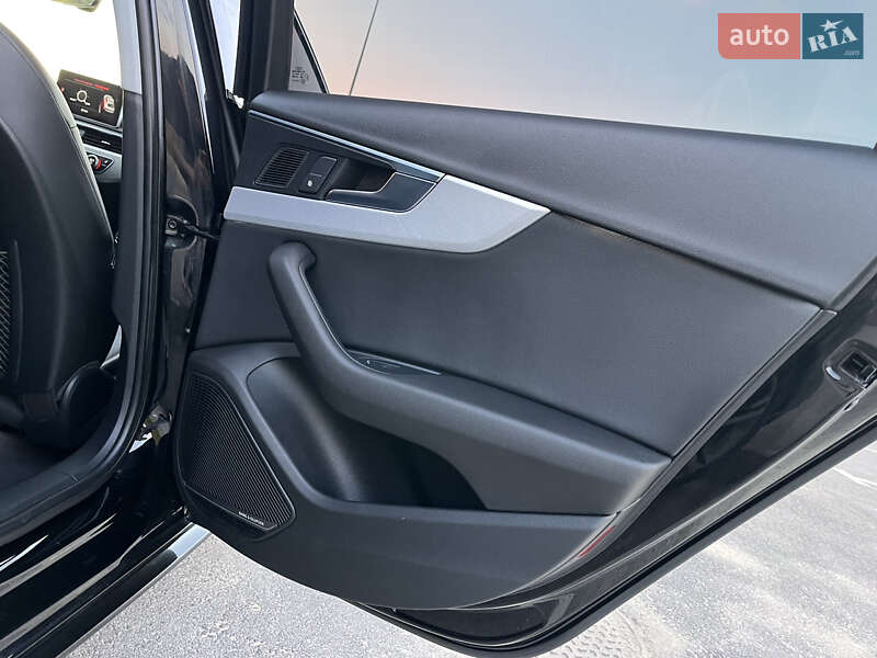 Седан Audi A4 2017 в Львові