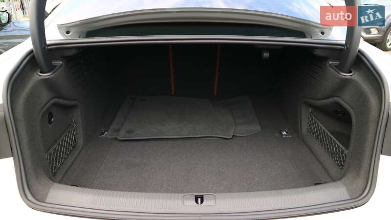 Седан Audi A4 2023 в Киеве