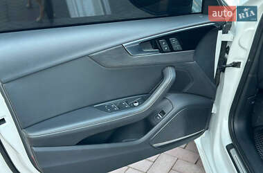 Седан Audi A4 2022 в 