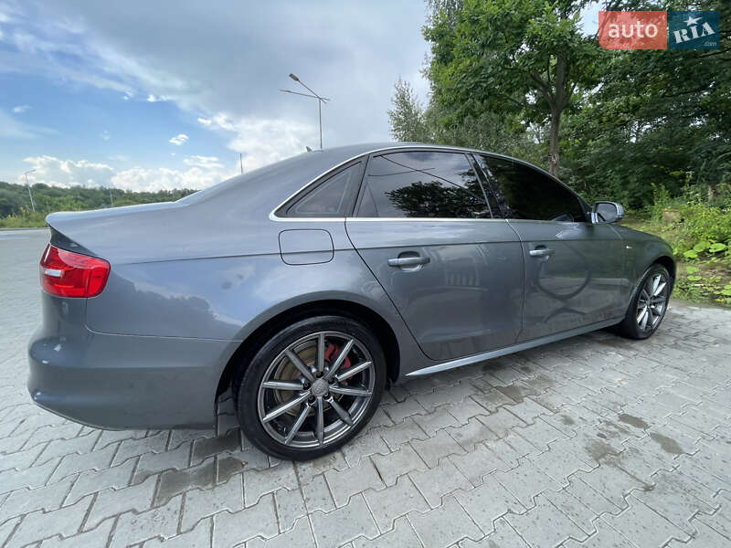Седан Audi A4 2015 в Львові