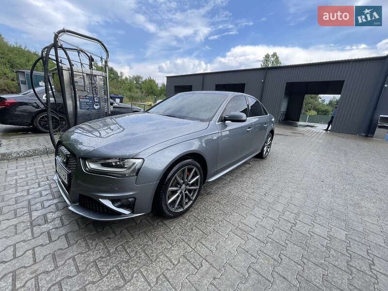 Седан Audi A4 2015 в Львові