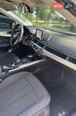 Седан Audi A4 2015 в 