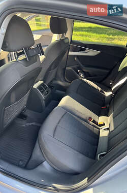 Седан Audi A4 2015 в 
