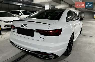 Седан Audi A4 2020 в 