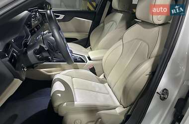 Седан Audi A4 2020 в 