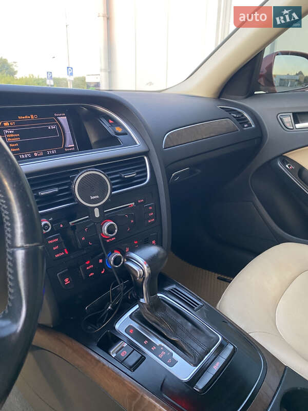 Седан Audi A4 2012 в Горохове