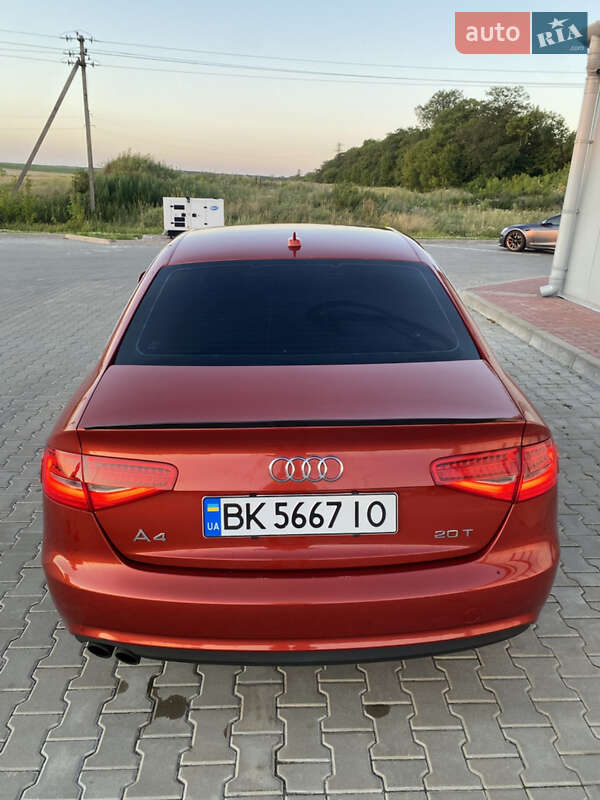 Седан Audi A4 2012 в Горохове