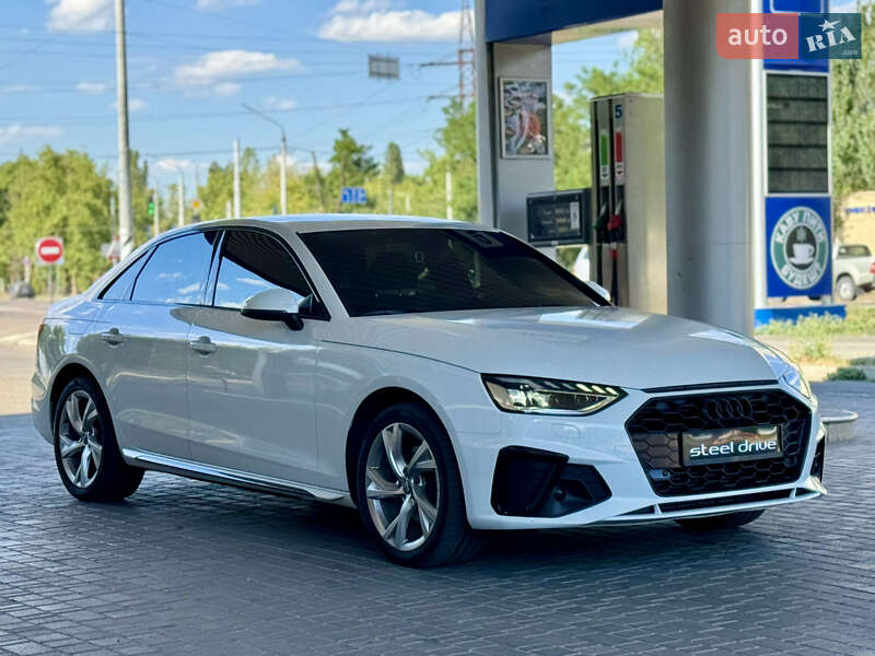 Седан Audi A4 2020 в 