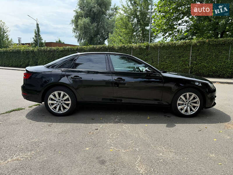 Седан Audi A4 2016 в Киеве