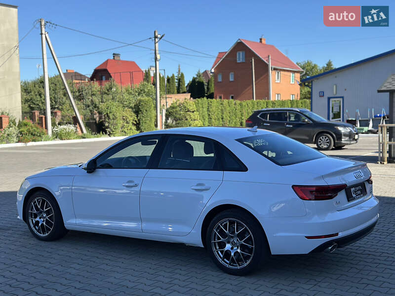 Седан Audi A4 2017 в Луцке