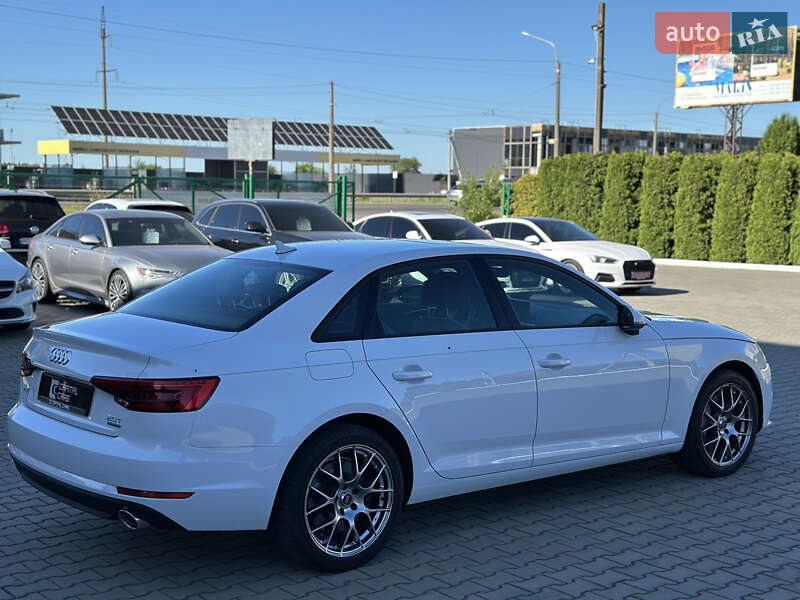 Седан Audi A4 2017 в Луцке