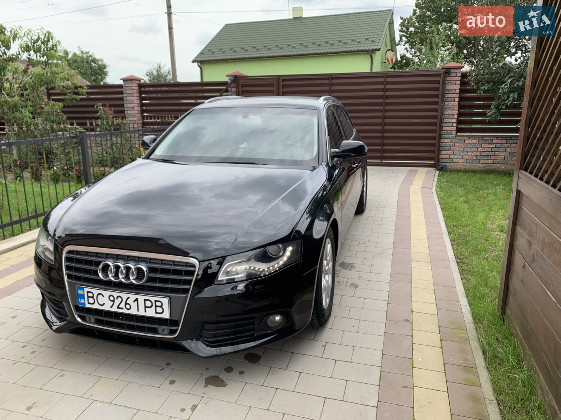 2010 Audi A4 - мініатюра 3