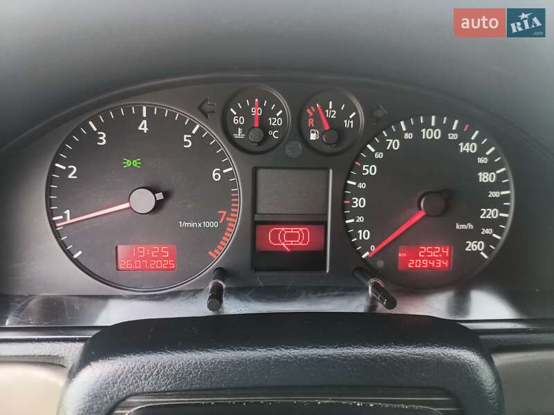 Седан Audi A4 1999 в Сарнах