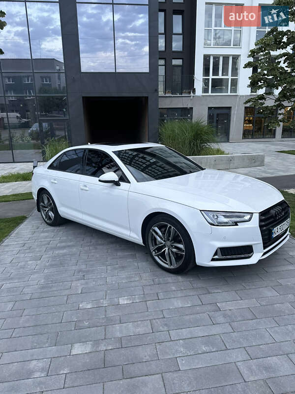 Седан Audi A4 2016 в Киеве
