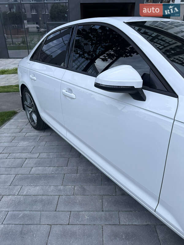 Седан Audi A4 2016 в Киеве