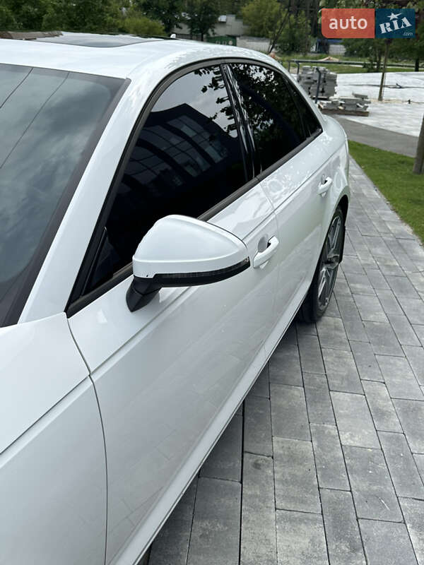 Седан Audi A4 2016 в Киеве