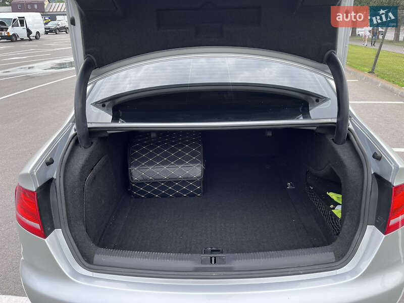 Седан Audi A4 2011 в Киеве