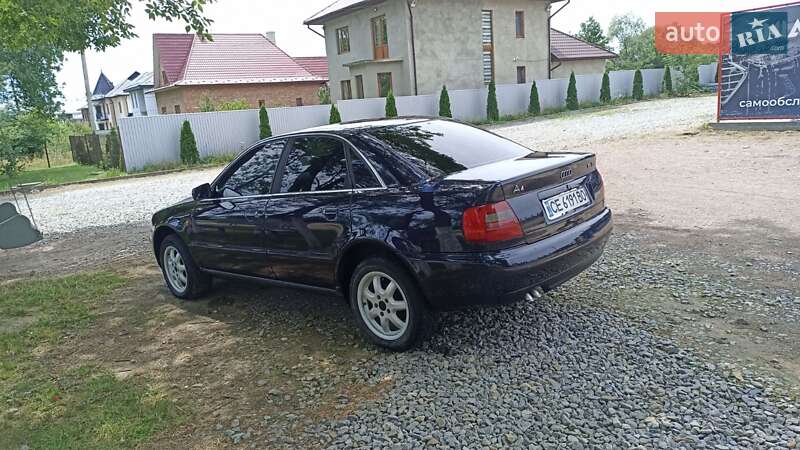 Седан Audi A4 1998 в Сторожинце
