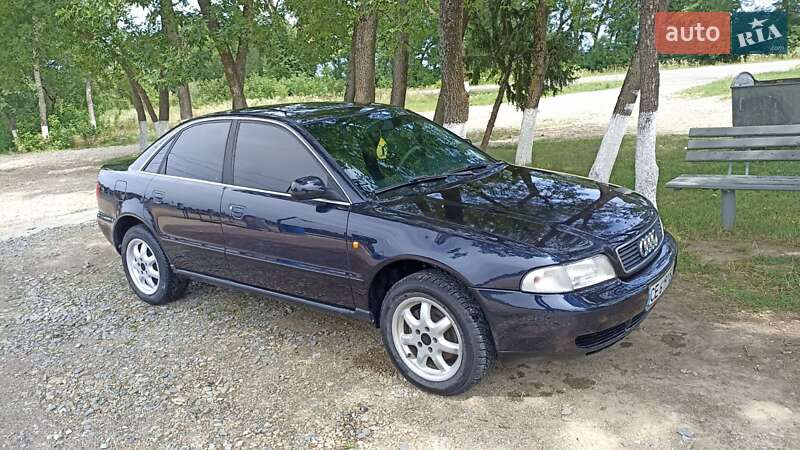 Седан Audi A4 1998 в Сторожинце