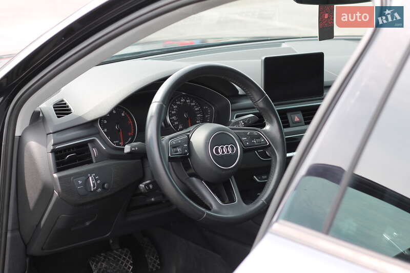Седан Audi A4 2018 в Львове