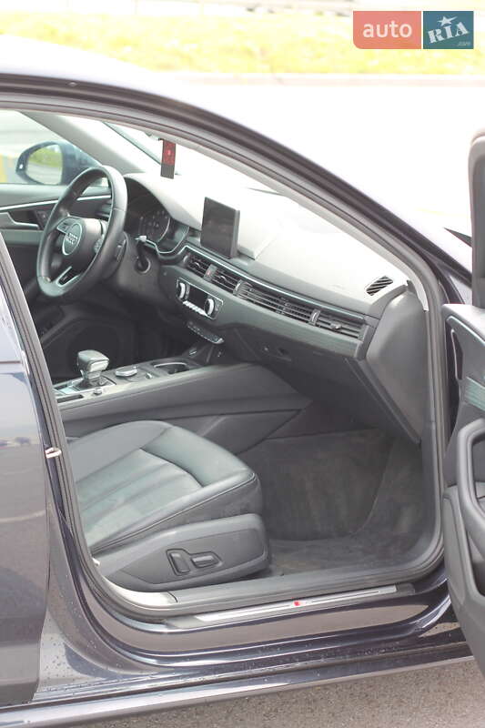 Седан Audi A4 2018 в Львове