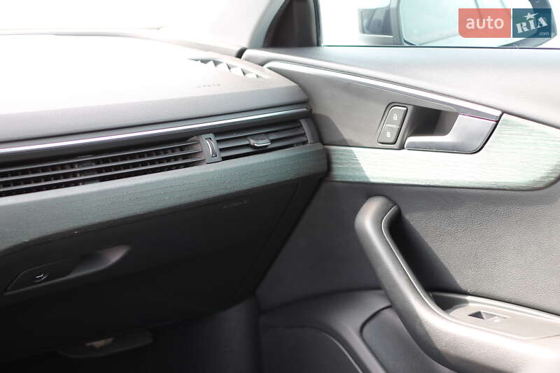 Седан Audi A4 2018 в Львове