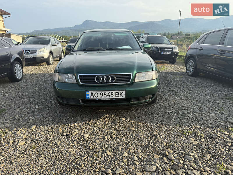 Седан Audi A4 1996 в 