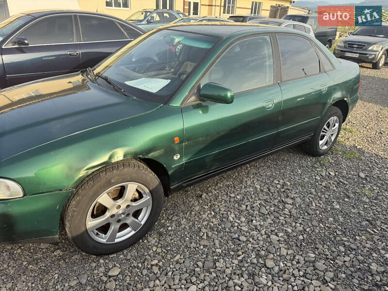 Седан Audi A4 1996 в Тячеві